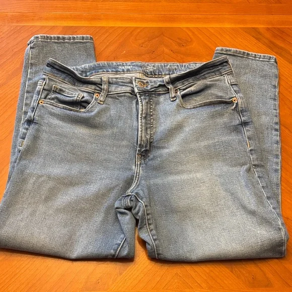 Old Navy Women's High-Rise O.G. Straight Secret Smooth Pockets - Picture 4 of 6